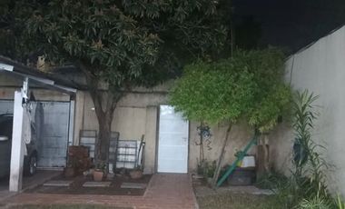 Casa en alquiler de 3 dormitorios c/ cochera en Ituzaingó Norte