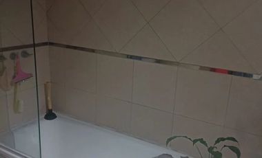 Casa en alquiler de 3 dormitorios c/ cochera en Ituzaingó Norte