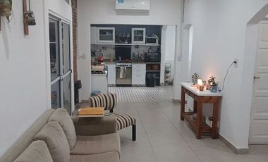 Casa en alquiler de 3 dormitorios c/ cochera en Ituzaingó Norte