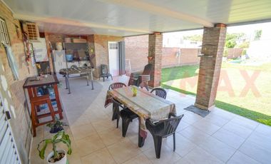 Casa moderna en Praderas. 3 Dormitorios y pileta.