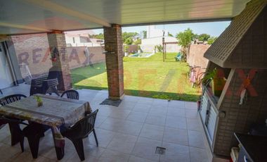 Casa moderna en Praderas. 3 Dormitorios y pileta.