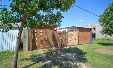Casa moderna en Praderas. 3 Dormitorios y pileta.