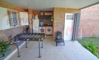 Casa moderna en Praderas. 3 Dormitorios y pileta.