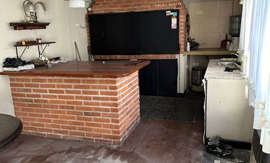 Casa Lote Propio 4 ambie Moron c Jardín y Quincho