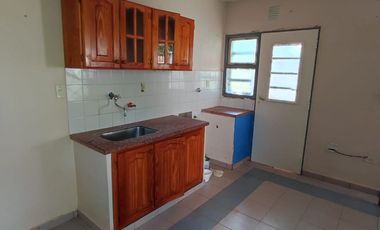 ALQUILER CASA 2 DORMI Z/JAURETCHE Y AV.QUARANTA BÂ° 20 VIVIENDAS