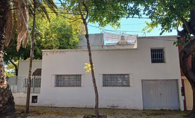 Venta Lote Esquina con casa mixta Ciudad
