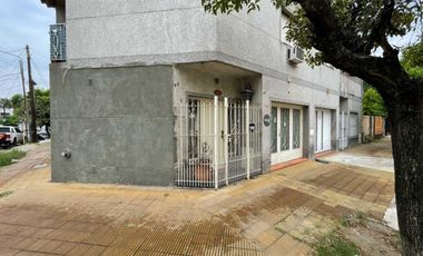 CASA EN VENTA 3 AMB CON COCHERA Y TERRAZA. RAMOS