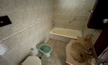 CASA EN VENTA 3 AMB CON COCHERA Y TERRAZA. RAMOS
