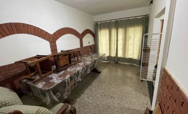 CASA EN VENTA 3 AMB CON COCHERA Y TERRAZA. RAMOS