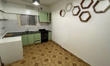 CASA EN VENTA 3 AMB CON COCHERA Y TERRAZA. RAMOS