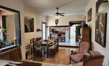 CASA 4 AMB C/ JARDIN, COCHERA, QUINCHO. LLAVALLOL