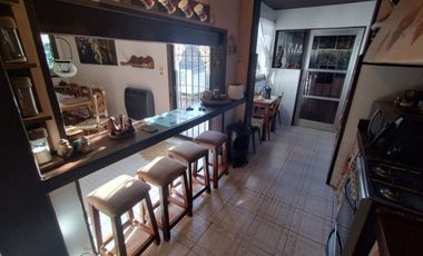 CASA 4 AMB C/ JARDIN, COCHERA, QUINCHO. LLAVALLOL