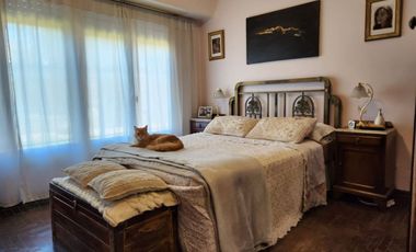 CASA 4 AMB C/ JARDIN, COCHERA, QUINCHO. LLAVALLOL