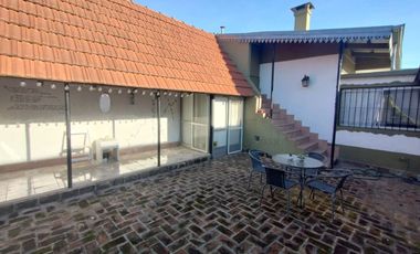 CASA 4 AMB C/ JARDIN, COCHERA, QUINCHO. LLAVALLOL