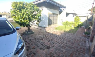 CASA 4 AMB C/ JARDIN, COCHERA, QUINCHO. LLAVALLOL