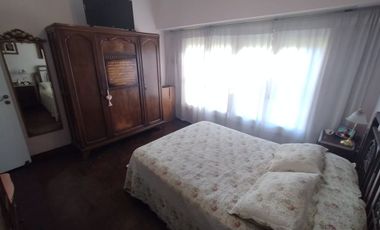 CASA 4 AMB C/ JARDIN, COCHERA, QUINCHO. LLAVALLOL