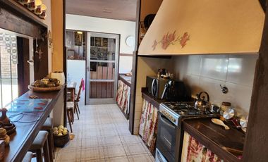 CASA 4 AMB C/ JARDIN, COCHERA, QUINCHO. LLAVALLOL