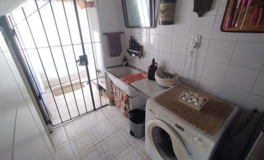 CASA 4 AMB C/ JARDIN, COCHERA, QUINCHO. LLAVALLOL