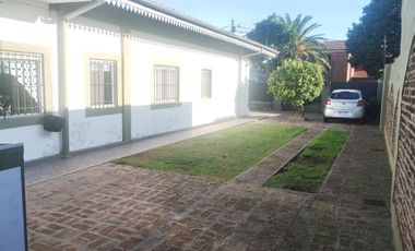 CASA 4 AMB C/ JARDIN, COCHERA, QUINCHO. LLAVALLOL