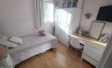 CASA 4 AMB C/ JARDIN, COCHERA, QUINCHO. LLAVALLOL