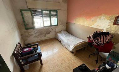CASA 4 AMBIENTES EN VENTA EN LANUS ESTE