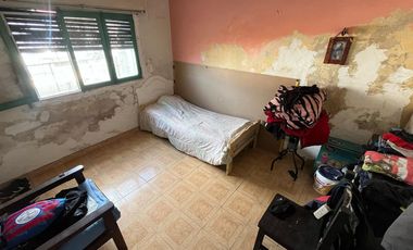 CASA 4 AMBIENTES EN VENTA EN LANUS ESTE