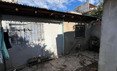 CASA 4 AMBIENTES EN VENTA EN LANUS ESTE