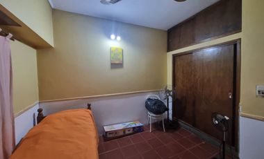 VENTA PH 3 AMB AL FRENTE 2 LOCALES PATIO, LANUS