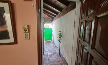 VENTA PH 3 AMB AL FRENTE 2 LOCALES PATIO, LANUS
