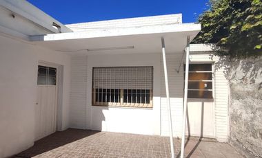 CASA 3 AMBIENTES CON COCHERA ALQUILER LLAVALLOL