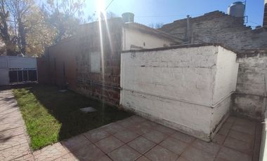 CASA 3 AMBIENTES CON COCHERA ALQUILER LLAVALLOL