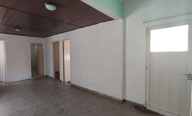 CASA 3 AMBIENTES CON COCHERA ALQUILER LLAVALLOL