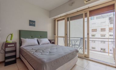 Importante monoambiente amoblado y con balcon !!