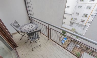 Importante monoambiente amoblado y con balcon !!