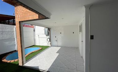Casa en Arriendo en Carrizo 2897