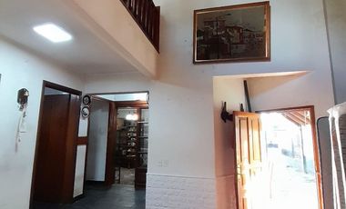 CASA MORENO CON LOCAL AL FRENTE Y CASA AL FONDO
