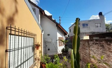 CASA MORENO CON LOCAL AL FRENTE Y CASA AL FONDO