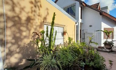 CASA MORENO CON LOCAL AL FRENTE Y CASA AL FONDO