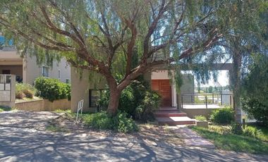 ALQUILER CASA EN TERRAZAS DE VILLA ALLENDE CBA