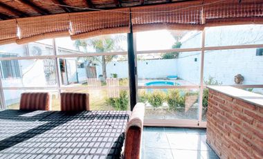 CASA 4 AMBIENTES EN VENTA EN BOSQUES CON PILETA