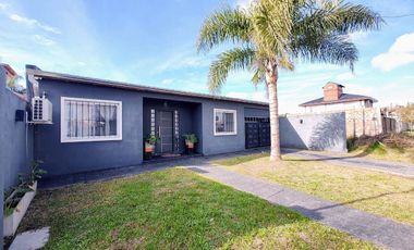 CASA 4 AMBIENTES EN VENTA EN BOSQUES CON PILETA