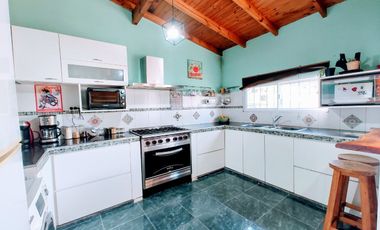 CASA 4 AMBIENTES EN VENTA EN BOSQUES CON PILETA