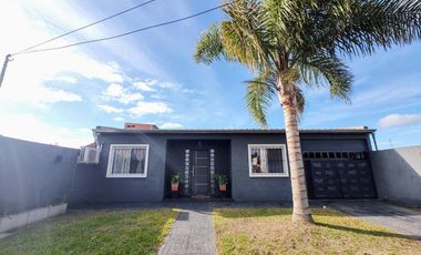 CASA 4 AMBIENTES EN VENTA EN BOSQUES CON PILETA