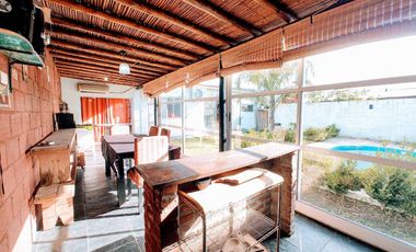CASA 4 AMBIENTES EN VENTA EN BOSQUES CON PILETA
