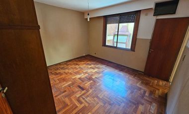 VENTA PH 2 3 AMBIENTES ENTRADA IND. PATIO PARRILLA