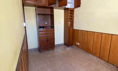 VENTA PH 1er PISO ESC. + LOCAL EN P.B. Y TERRAZA