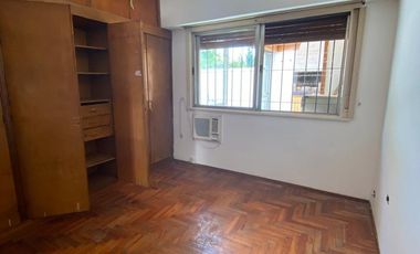 VENTA PH 1er PISO ESC. + LOCAL EN P.B. Y TERRAZA