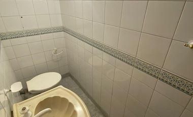 VENTA PH 1er PISO ESC. + LOCAL EN P.B. Y TERRAZA