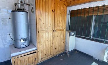 VENTA PH 1er PISO ESC. + LOCAL EN P.B. Y TERRAZA