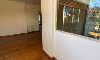 VENTA PH 1er PISO ESC. + LOCAL EN P.B. Y TERRAZA